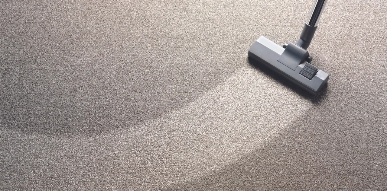 Upright vacuum cleaning carpet